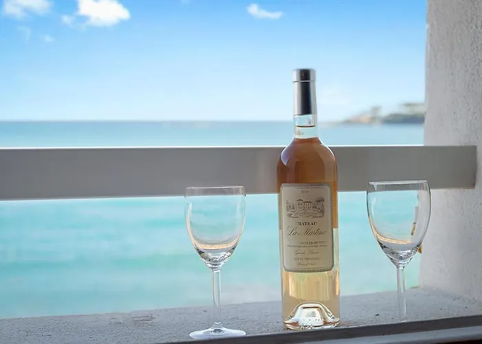 The Sea 2 - Sea View On The Ramparts Of Old Town Антиб